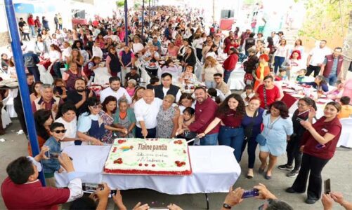 Lleva Raciel Pérez alegría y reconocimiento a madres de Tlalnepantla