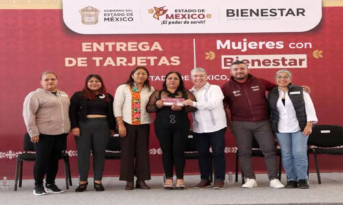 En Chimalhuacán reciben tarjeta del programa “Mujeres con bienestar”
