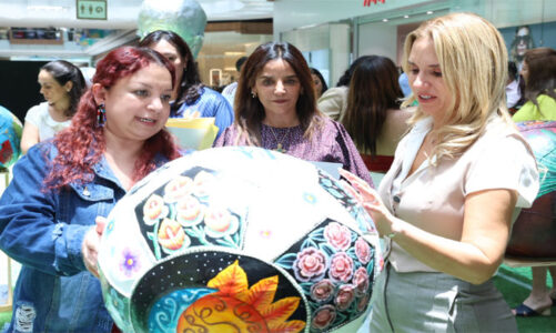 Artistas decoran balones de futbol con “Huixquilucan con Arte 2026”