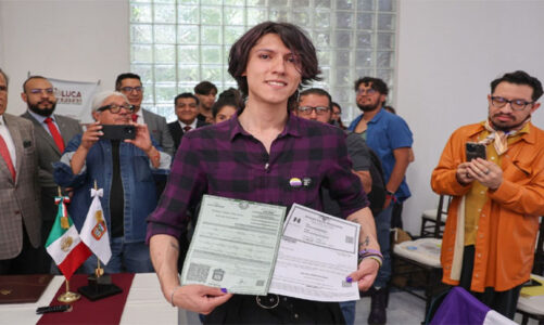 Expiden en Edomex primera acta de reconocimiento para una persona no binaria