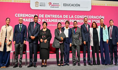 Reconoce Delfina Gómez trayectoria, vocación y compromiso de docentes mexiquenses