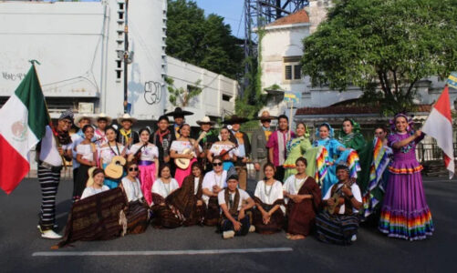Neza lleva el folklor mexicano a Europa