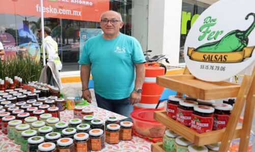 Celebra Huixquilucan día del padre con mercadito emprendedor