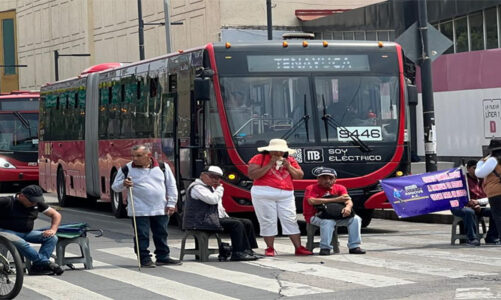 Comerciantes invidentes bloquearon inmediaciones del Metro Balderas