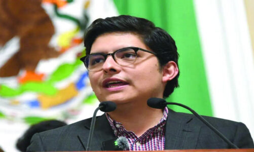 Morena pide separar del cargo a Fernando Flores