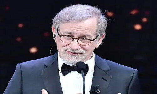 Steven Spielberg rinde homenaje a Sam Neill
