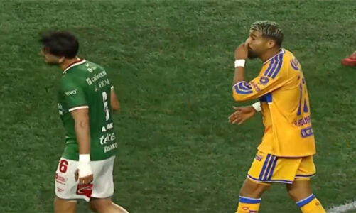 Rodrigo Aguirre primer expulsado por la “Ley Prestianni” en Liga MX