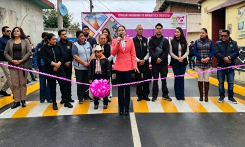 Inauguran pavimentación de calle Atenógenes Santa María en Amecameca