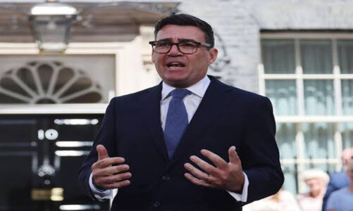 Andy Burnham asume como primer ministro de Reino Unido