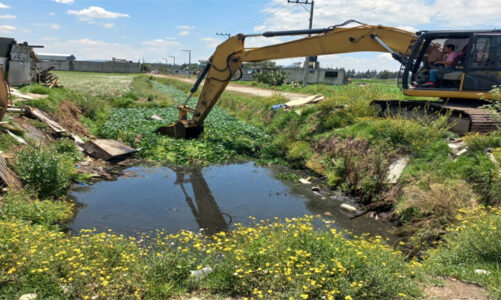 Retira Toluca más de 220 toneladas de azolve de canales