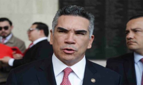 Alejandro Moreno se vuelve a amparar contra alerta migratoria