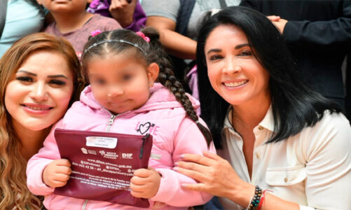 Edoméx entrega apoyos auditivos en municipios