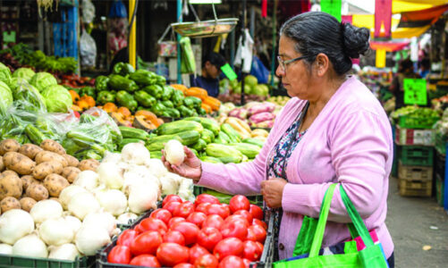 Alimentos básicos presionan el bolsillo familiar