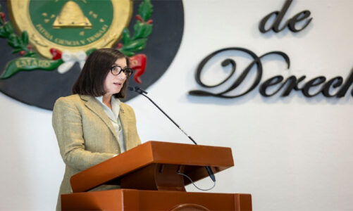 Pasantes de la UAEMéx fortalecen la atención en salud