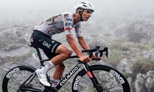 Isaac del Toro renueva contrato con UAE Team Emirates
