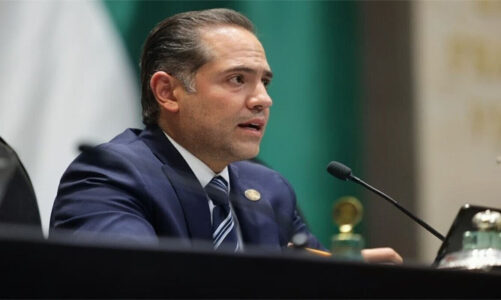 Bolaños-Cacho defiende propuesta sobre doble nacionalidad para la presidencia