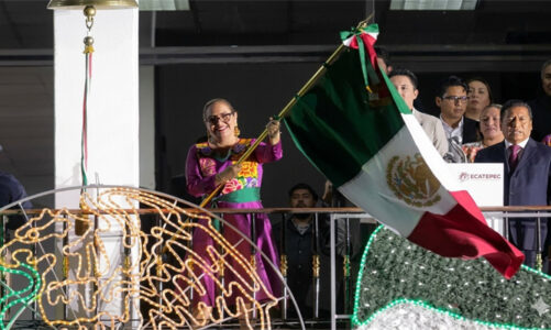 Azucena Cisneros resalta la defensa de la soberanía al dar el Grito de Independencia