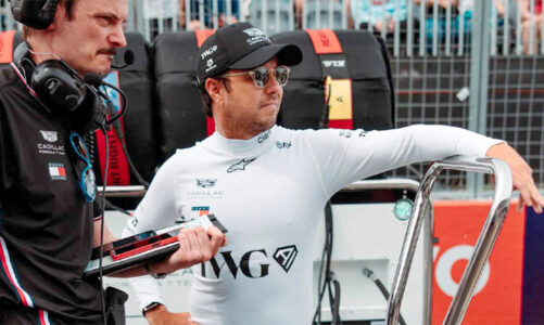 Checo Pérez enfurece por nueva falla de Cadillac