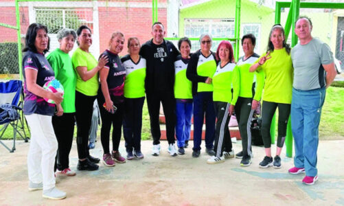 En Tlalmanalco, Víctor Garnica comparte cancha y compromiso social con la comunidad