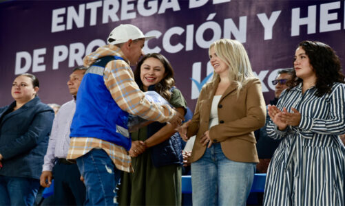 Refuerza Huixquilucan labor de servidores públicos con uniformes, equipo de protección y herramientas