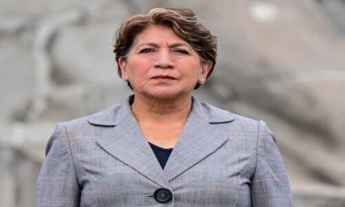 Delfina Gómez se califica con 7 a mitad de su gobierno