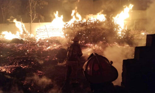 Pirotecnia incendia la noche mexiquense