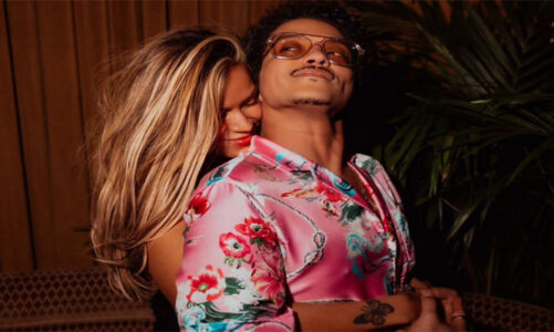 Karol G y Bruno Mars llevan su química al videoclip de “Still”
