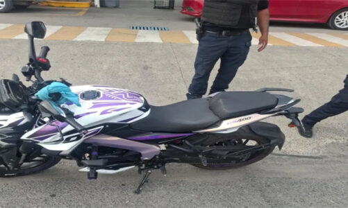 Detienen a dos presuntos ladrones de motocicleta