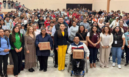 Amecameca entrego canastas alimentarias en la Región Volcanes