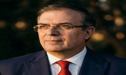 Ebrard renuncia a la carrera presidencial de 2030