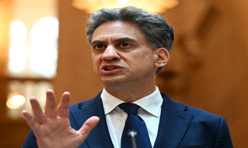 Días difíciles y alto el fuego energético total: Ed Miliband