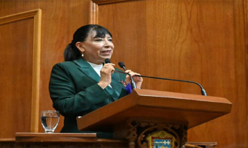 Cuestionan a la secretaria de la Mujer por resultados y atención a la violencia de género