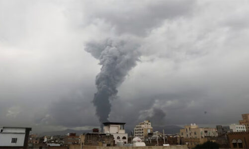 Coalición liderada por Arabia Saudí ataca instalaciones petroleras en Yemen