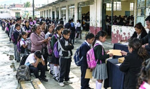 323 mil becas, una cobertura que todavía queda corta