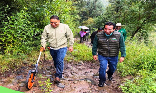 Alcalde impulsa mejoramiento del camino saca cosecha en paraje “El Gallo”