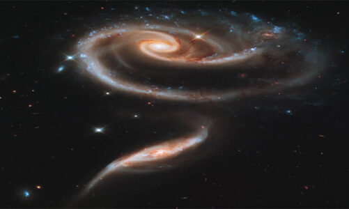 Dos galaxias formaron la rosa cósmica en el espacio llamada Arp 273