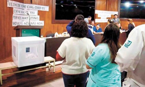 Acepta sindicato del IMSS derrota de la consulta nacional