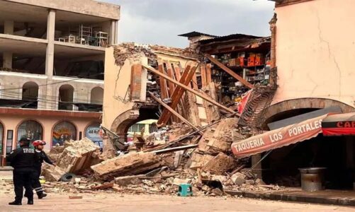 Derrumbe en Los Portales paraliza comercio en Ixtlahuaca