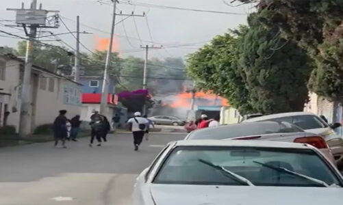 Desalojan a 250 personas tras incendio de pipas en gasera de Coacalco