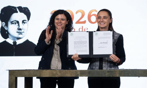 Sheinbaum firma decreto para prohibir doble nacionalidad a aspirantes a la presidencia
