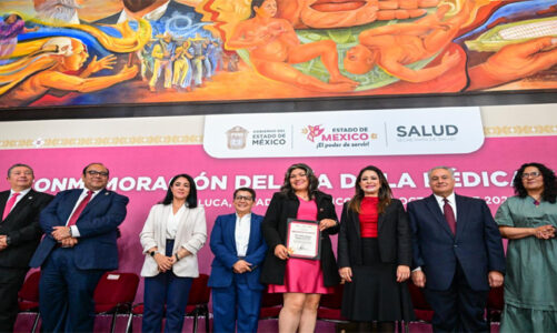 Edoméx reconoce vocación y profesionalismo de médicas y médicos