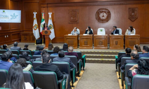 UAEMéx reconoce a egresadas y egresados por su trayectoria y contribución social